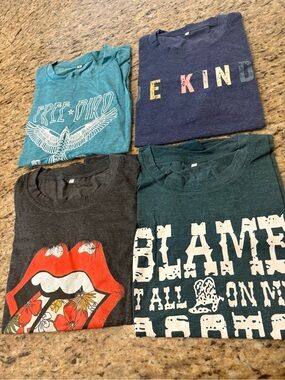 Set of 4 women’s graphic tees